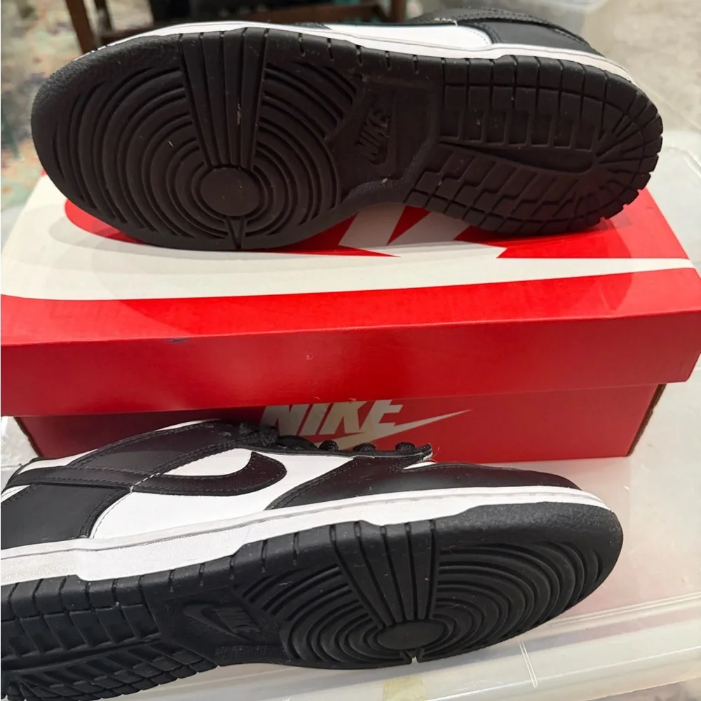 Nike Black and White Athletic‎ Shoes
